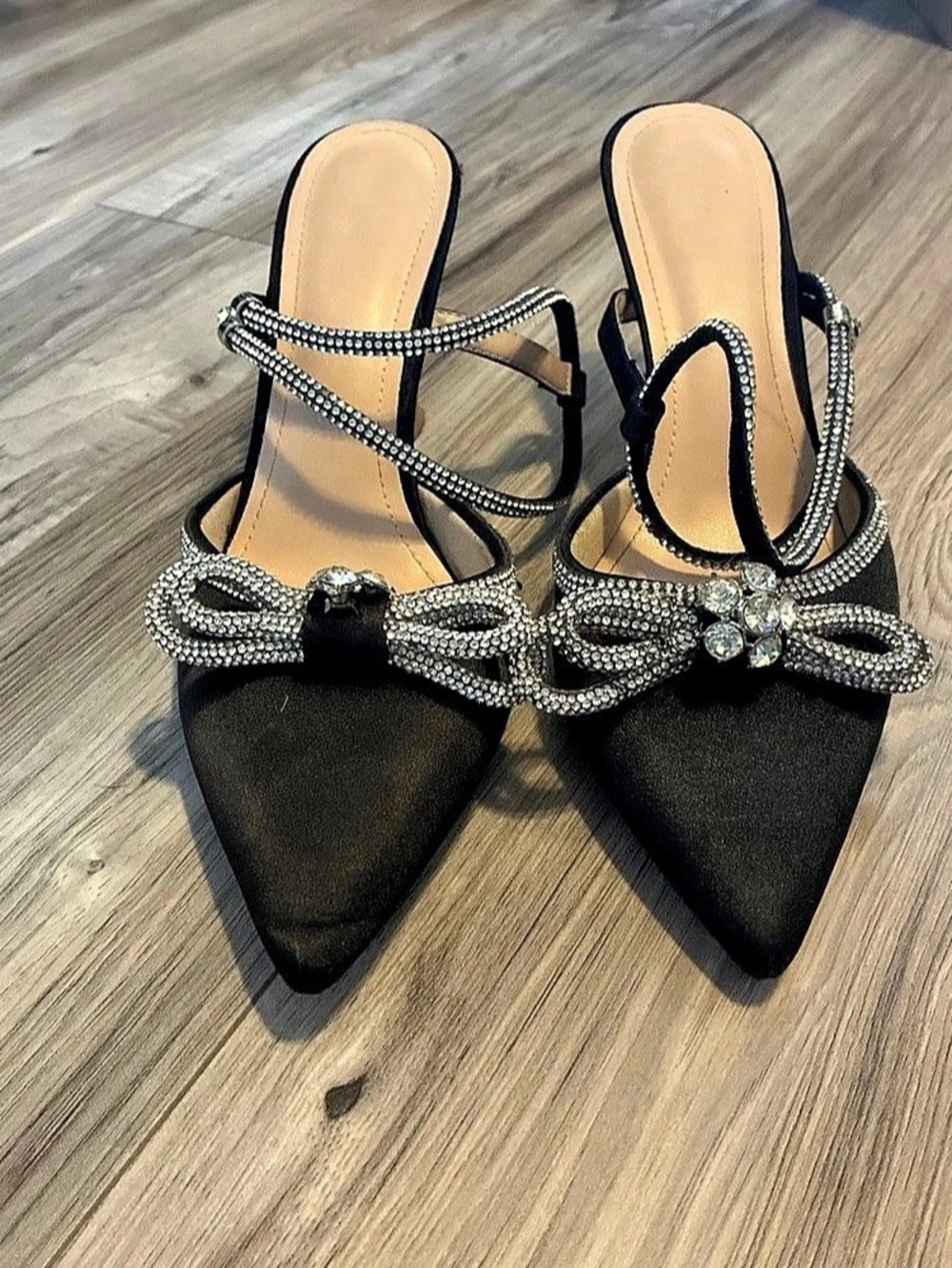 Rhinestone Bow Pointed-Toe Heels in Black Like New